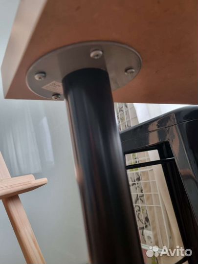 Компьютерное кресло IKEA и стол 120 х 60 см