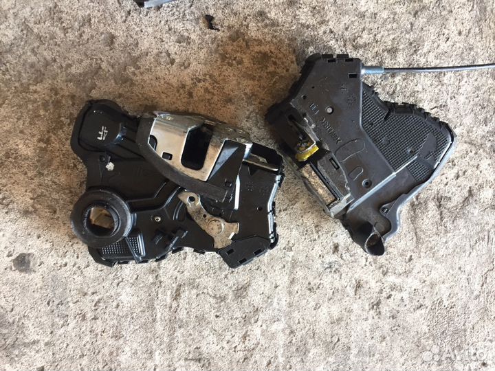 Toyota Venza замок двери