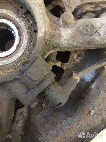 Поворотный кулак передний правый Toyota RAV4(2586)