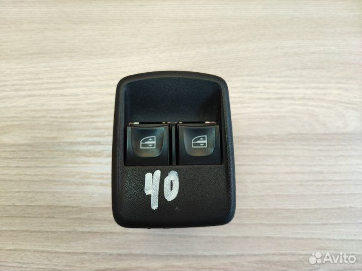 Блок управления стеклоподъемниками Renault Sandero
