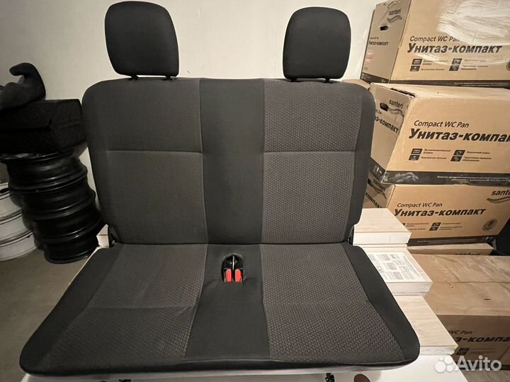 Третий ряд сидений LADA Largus задний диван