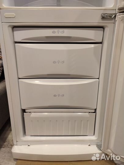 Холодильник LG в хорошем состоянии