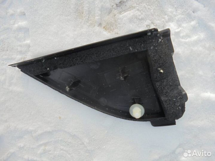 Уголок двери левый Nissan Xtrail NT30 QR20DE