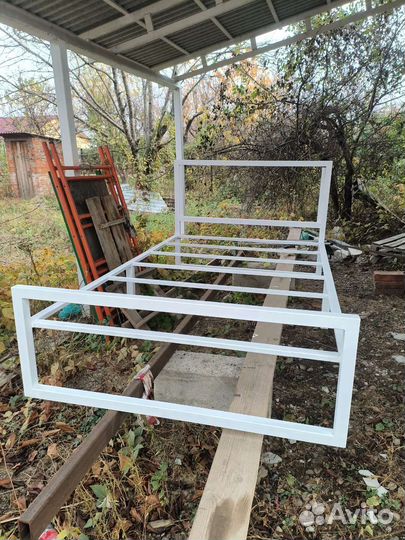 Кровать из металла