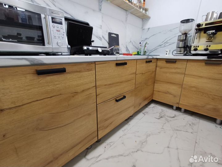 Барная стойка и кухня