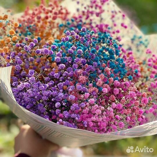 Радужный букет из гипсофилы