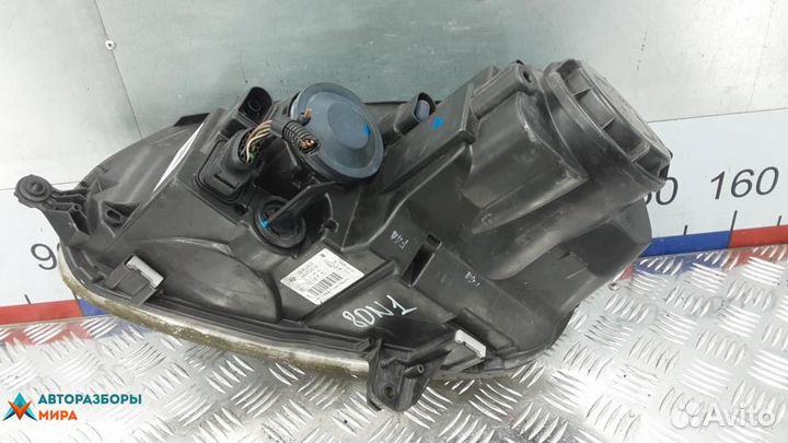 Фара правая Volkswagen Golf 5 2004