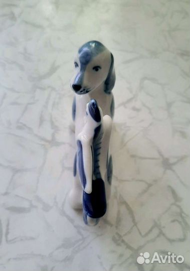 Фарфоровая статуэтка собаки гжель