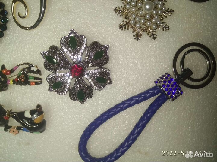 Брошка, брелок