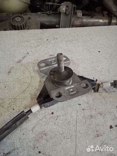 Стеклоподъёмник задний левый Volkswagen Passat B3