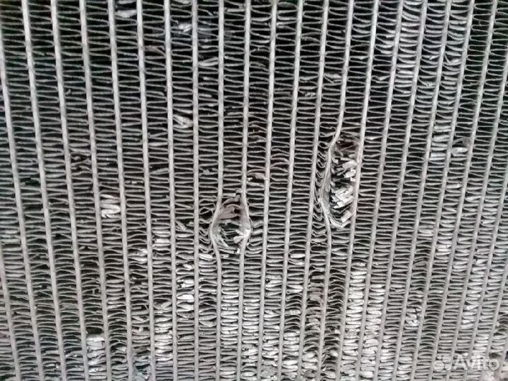 Радиатор водяной Toyota Land Cruiser FJ80 с дефект