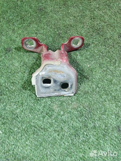 Петля двери LADA Largus Cross