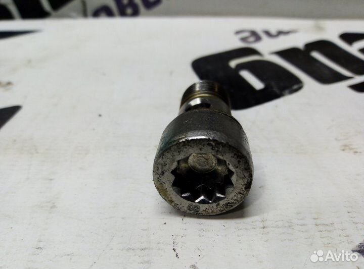 Болт Audi A4 8K2 CDN 11.07.2011