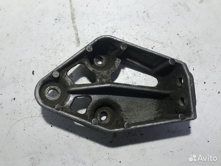 Кронштейн двигателя правый Daewoo Nexia