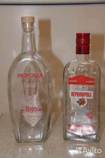 Бутылки из-под алкоголя пустые