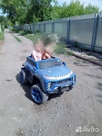 Детский электромобиль двухместный