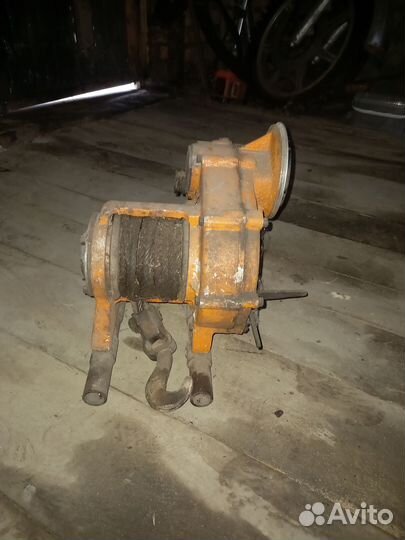 Лебедка зид