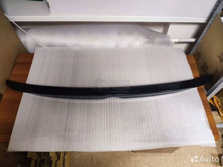Спойлер Lip на кромку багажника Toyota Camry 50 55