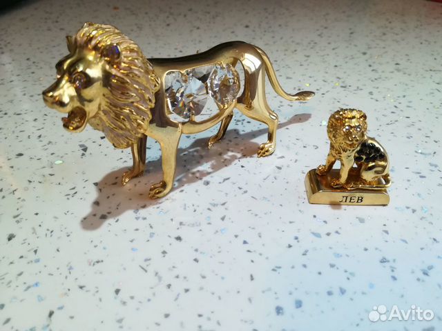 Статуэтки - золотые Львы Swarovski
