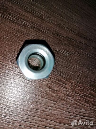 Штуцер гура Ford