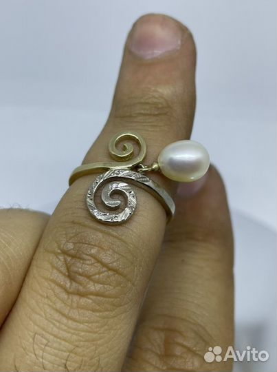 Золотое кольцо с брилл., жемчуг 3.69 гр., р.17.5