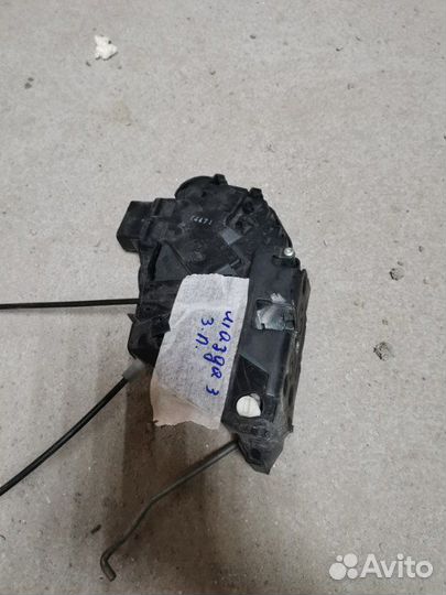 Замок боковой двери задний левый Mazda 3