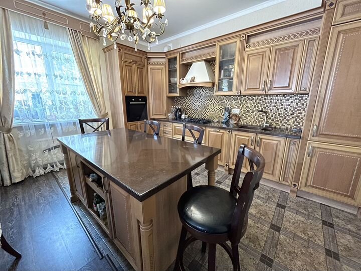 Дом 200 м² на участке 10 сот.