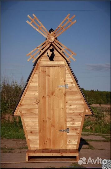Уличный туалет деревянный
