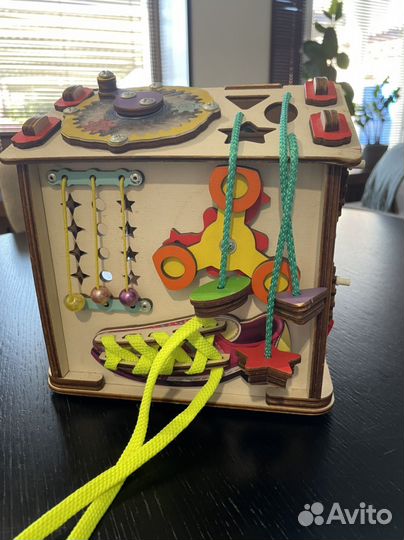 Бизиборд развивающий домик