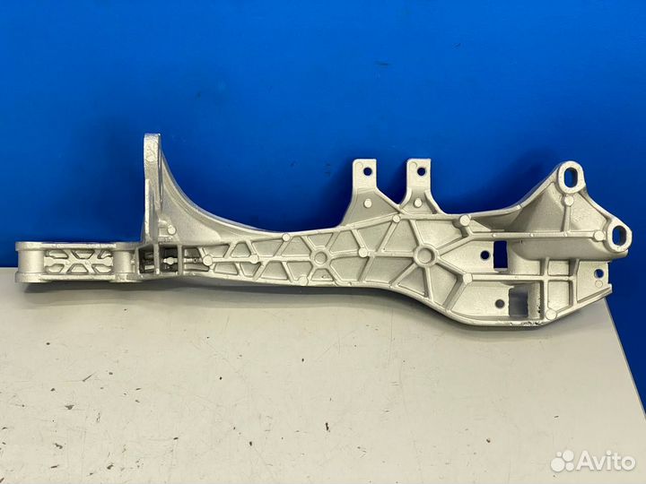 Кронштейн бампера Мерседес Актрос мп4 правый