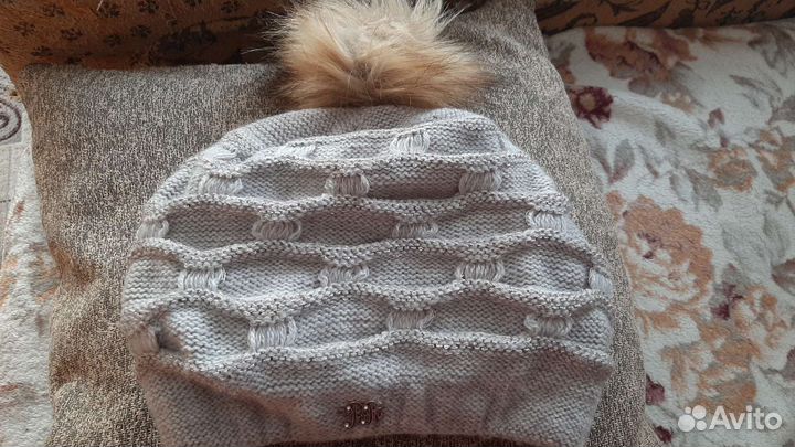 Шапка женская вязаная с помпоном