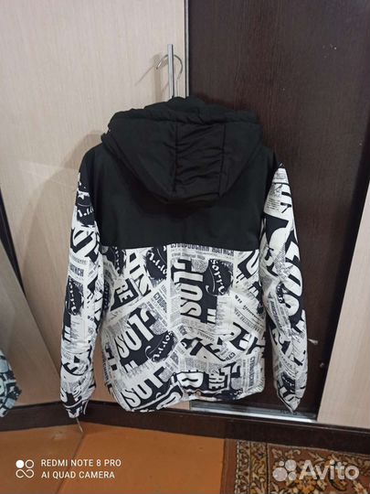 Куртка подростковая. Новая. Цена 2500