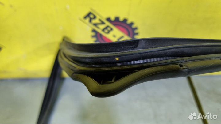 Уплотнитель проема двери передний правый Hyundai