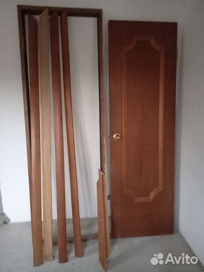 Дверь входная деревянная с коробкой