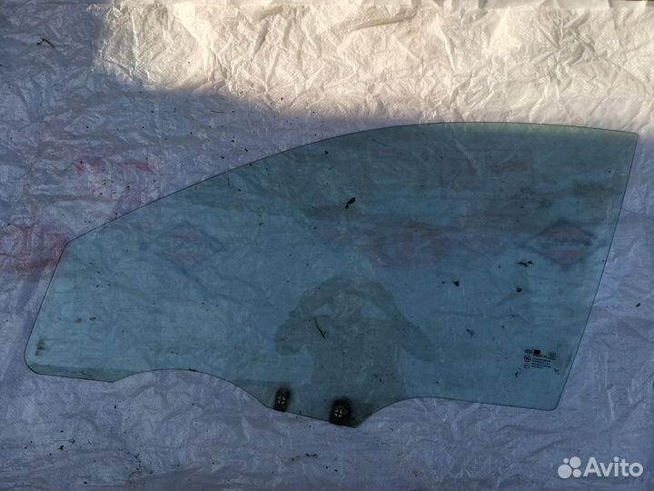 Стекло двери передней левой Kia Rio 1