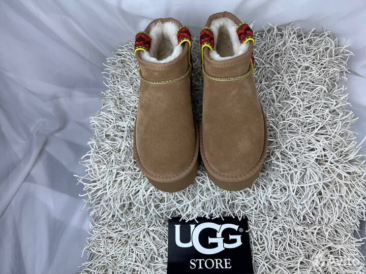 Сапогие UGG classic ultra mini braid plat boot che