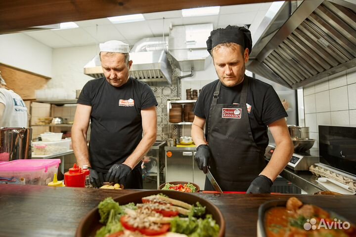 Лепщик хинкали,повар