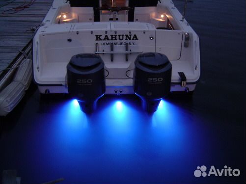 Ocean led. Подсветка катера. Подсветка лодочного мотора. Свет на катер. Подсветка транца катера.