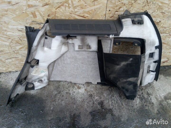 Обшивка багажника левая Volkswagen Touareg