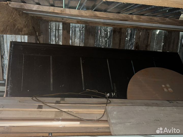 Плита газовая, линолеум, межкомнатные двери