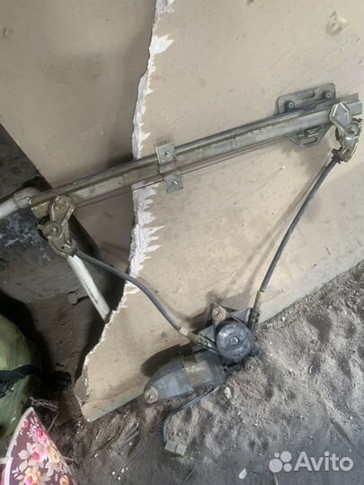 Стеклоподъемник передний левый priora