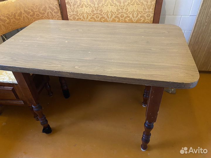 Кухонный стол