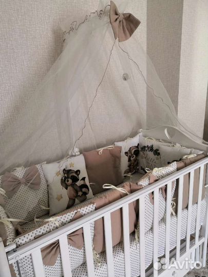 Детская кроватка и пеленальный комод