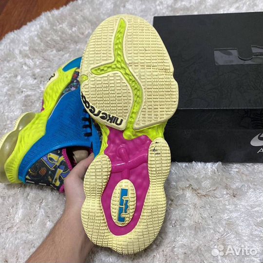 Кроссовки nike LeBron 19