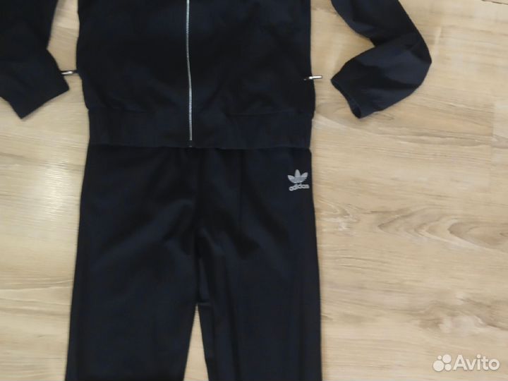 Женский спортивный костюм adidas