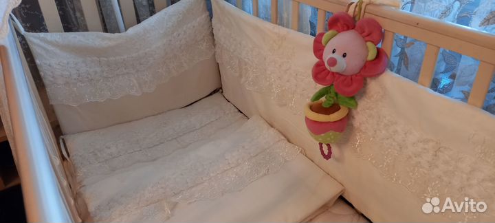 Кроватка для новорожденных с маятником и матрасом