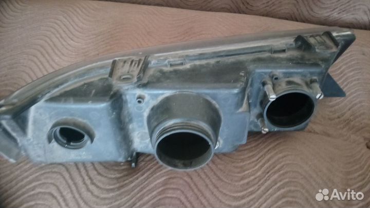 Стекло и корпус на фару ваз 2110