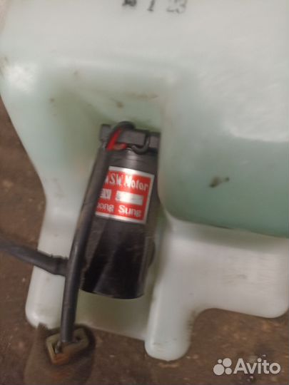 Бачек омывателя Kia Carnival 2002-2006 2.5