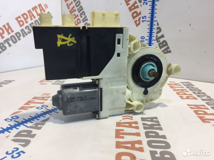 Пежо Моторчик стеклоподъемника передний левый Лев