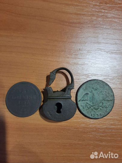 Навесной замок старинный